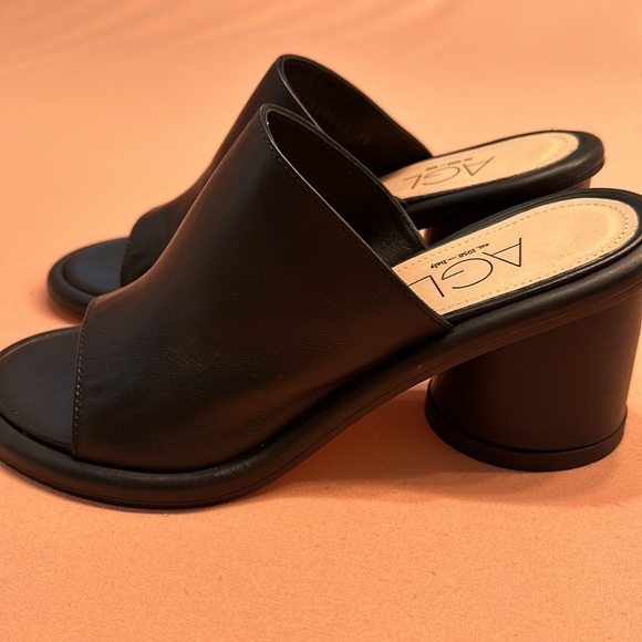 New AGL Platform Mules. Size 39. - Picture 4 of 7
